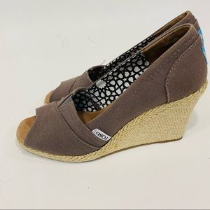 Tom’s size 7 wedges